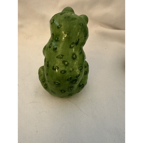 Ganz Pair Of Green Frog Salt Pepper Shakers Holders Eyes Closed Cuddling CUTE - Picture 6 of 7